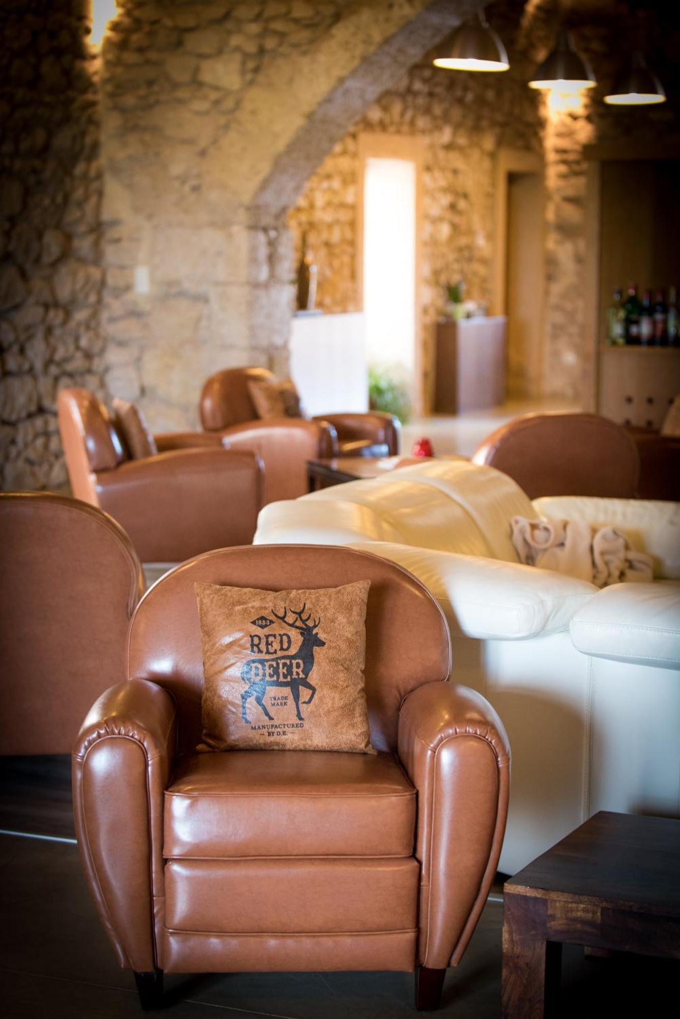 Ouveillan Le Relais De Pigasse酒店 外观 照片