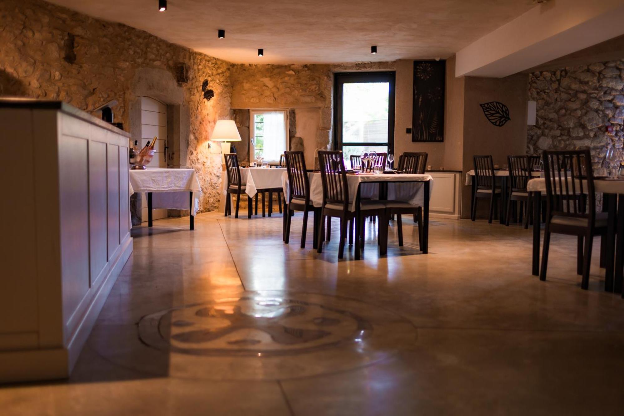 Ouveillan Le Relais De Pigasse酒店 外观 照片